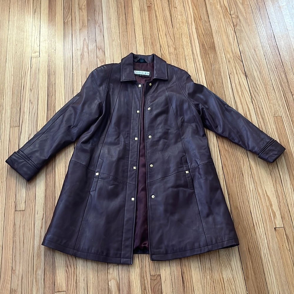 Gorgeous leather jacket in eggplant purple